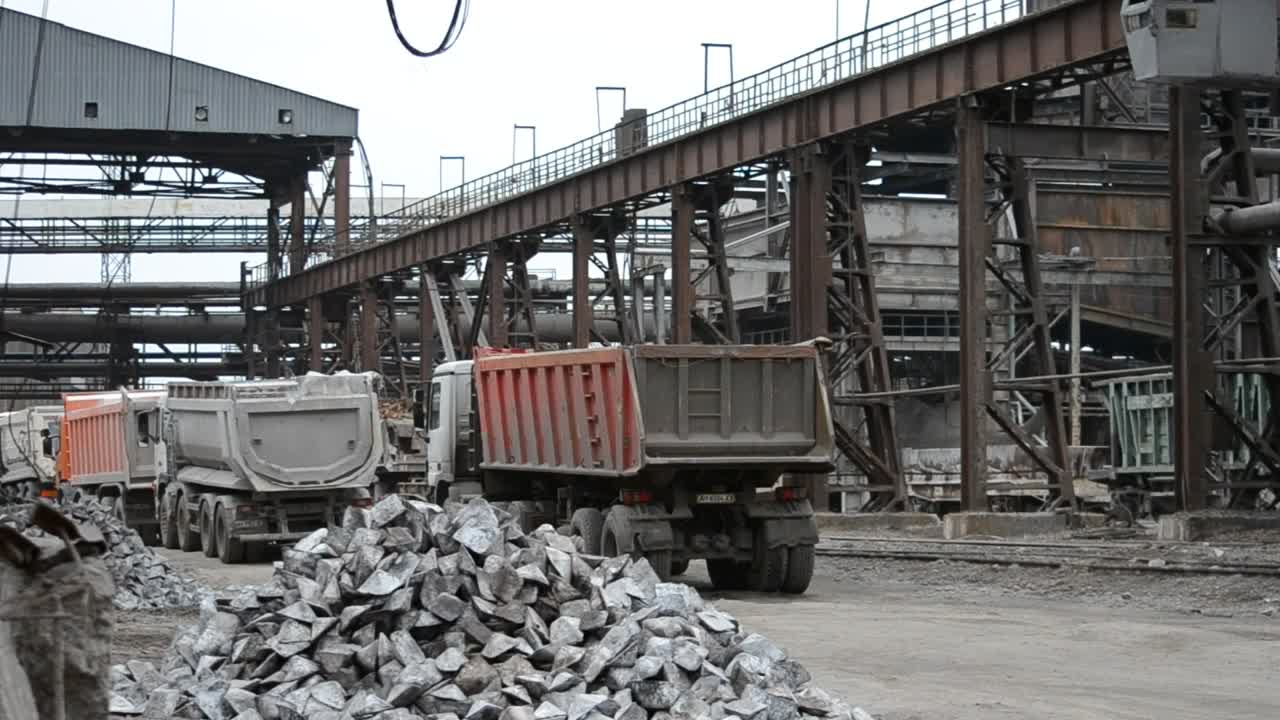 Stock Video Crane Operating In A Metalworks Live Wallpaper For PC - Free Download