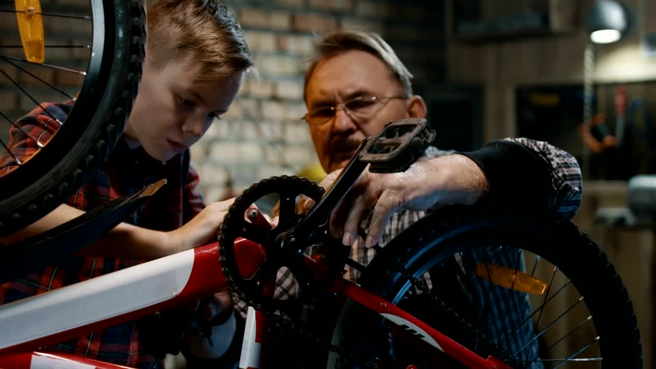 Free Stock Video Repairing A Bicycle In The Garage Live Wallpaper - Free Download