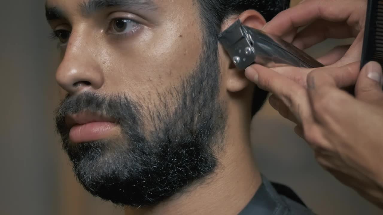 Stock Video Face Of A Man While Cutting His Hair Live Wallpaper For PC - Free Download