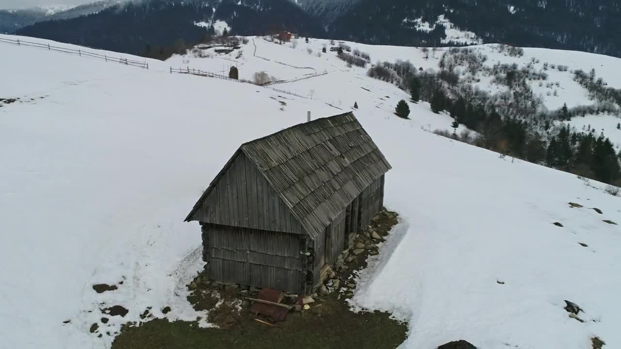 Stock Video Log Cabin On Top Of A Snowy Mountain Animated Wallpaper - Free Download