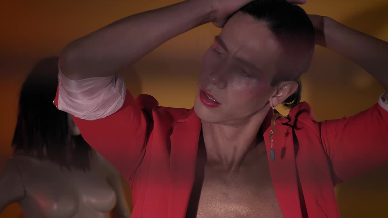 Stock Video Make Up Gay Man Posing Captivatingly Animated Wallpaper - Free Download