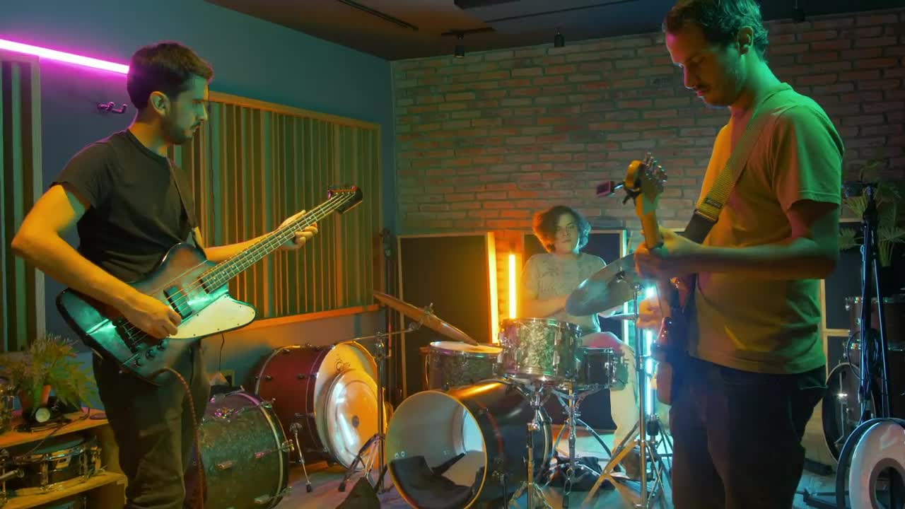 Video Stock Pop Rock Bada In A Recording Studio Live Wallpaper Free - Free Download