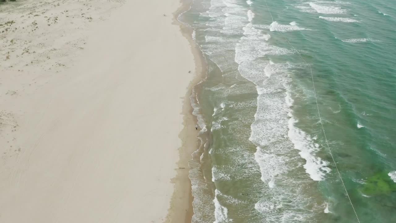 Free Video Stock Strong Waves Breaking On The Beach Live Wallpaper - Free Download