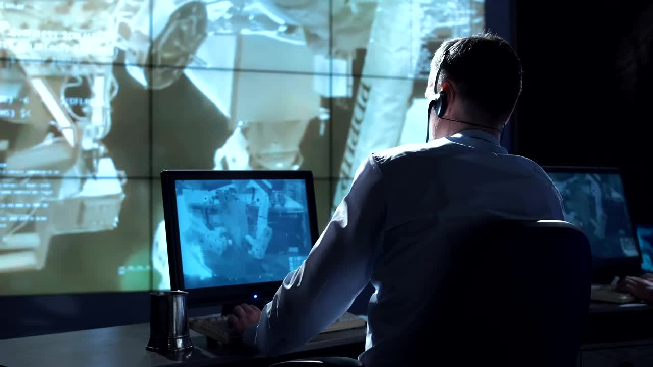 Stock Video Man In The Space Station Mission Contro Animated Wallpaper - Free Download
