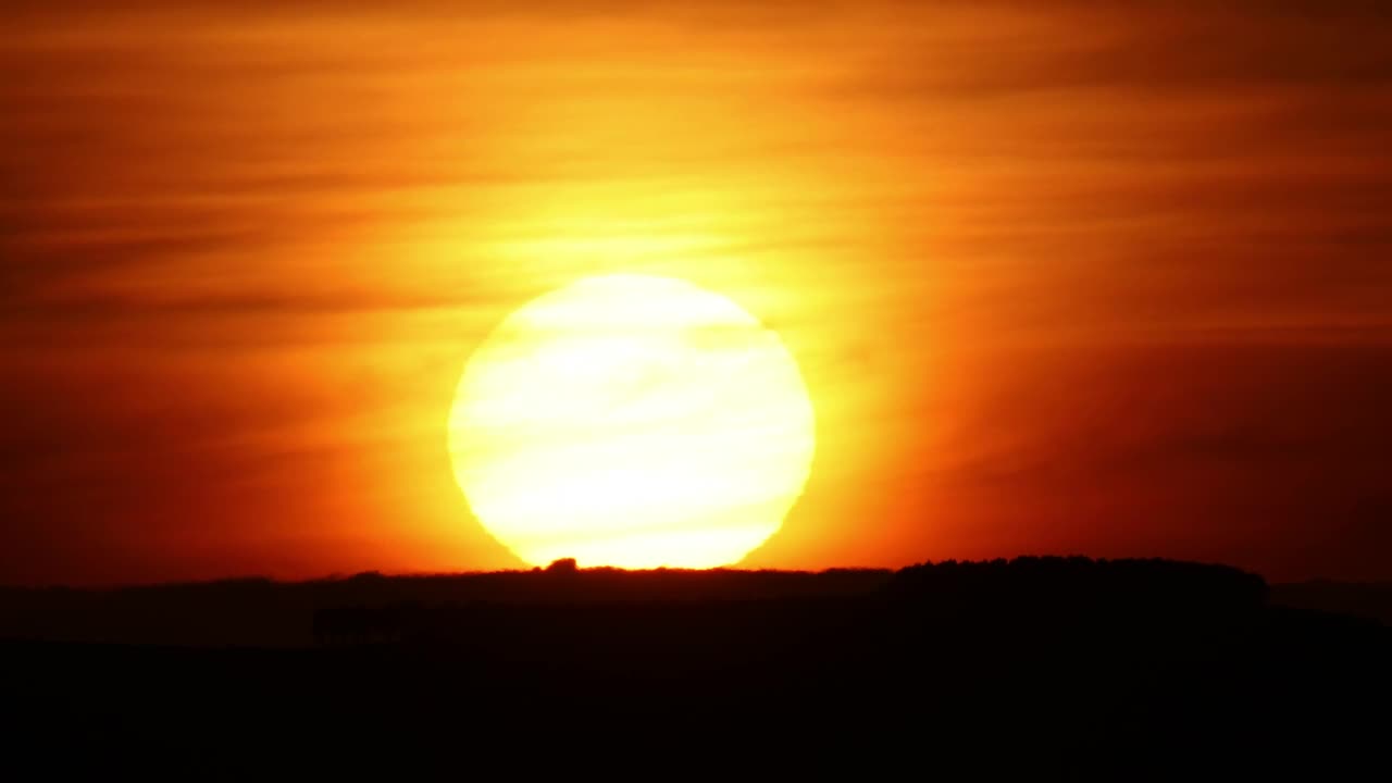 Free Video Stock the sun hiding on the horizon during sunset Live Wallpaper - Free Download