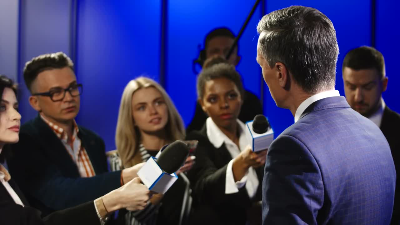 Stock Video Giving A Conference To Reporters Live Wallpaper For PC - Free Download