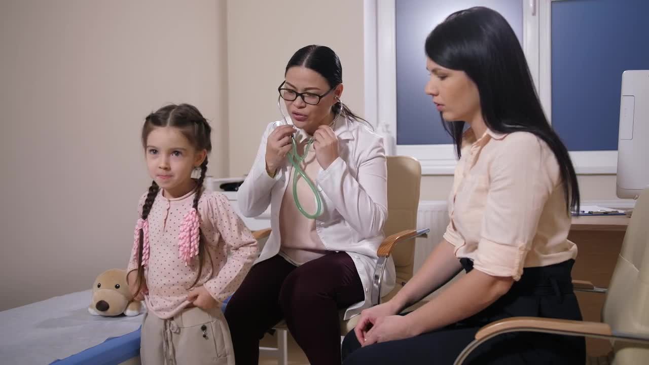 Stock Video Doctor Examining A Sick Child Live Wallpaper For PC - Free Download