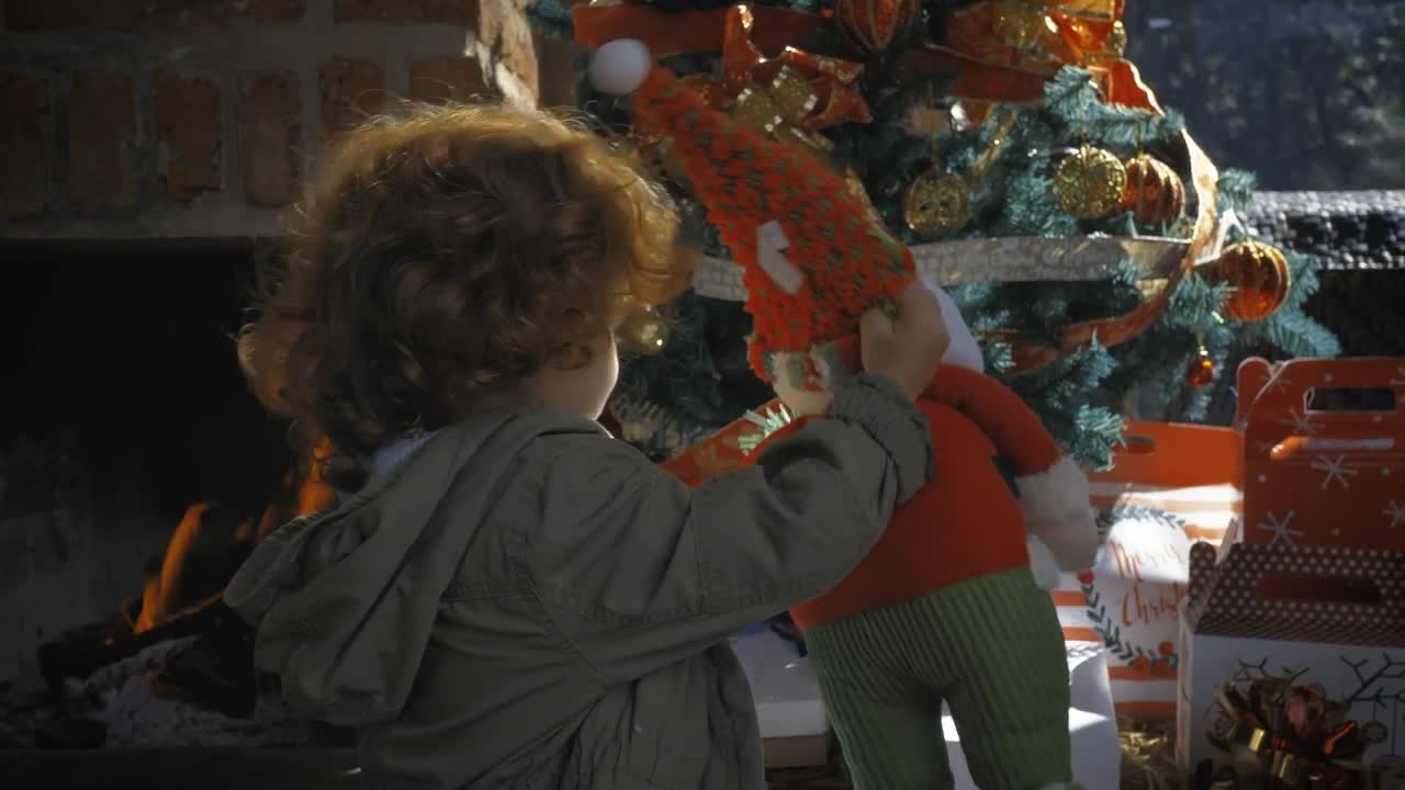 Stock Video Little Girl Taking A Gift From The Christmas Tree Animated Wallpaper - Free Download