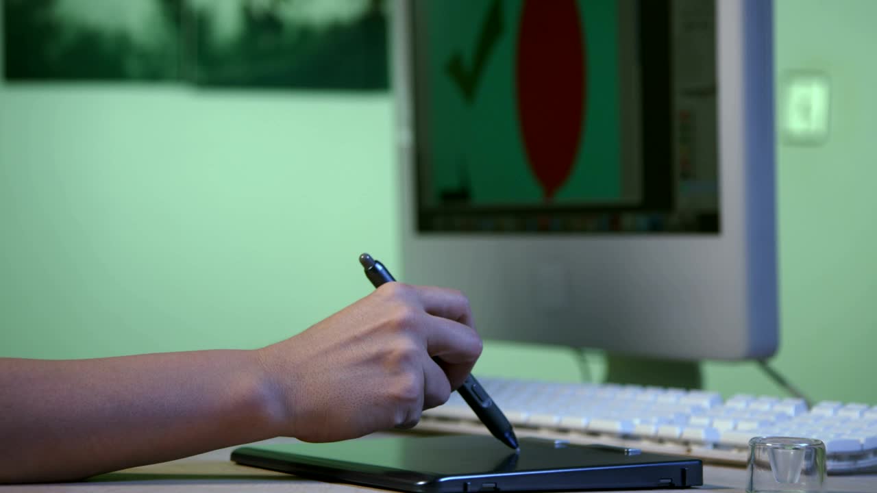 Stock Video Designer Using A Graphics Tablet Live Wallpaper For PC - Free Download