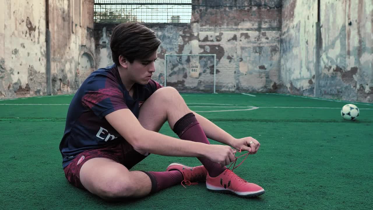 Free Video Stock Soccer Player Ties His Laces Live Wallpaper - Free Download