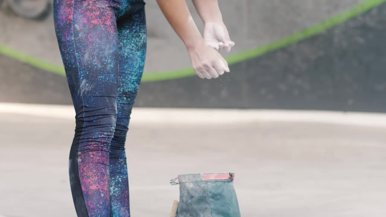Stock Video Girl Filling Her Hands With Chalk Before Practicing Mountaineering Live Wallpaper For PC - Free Download