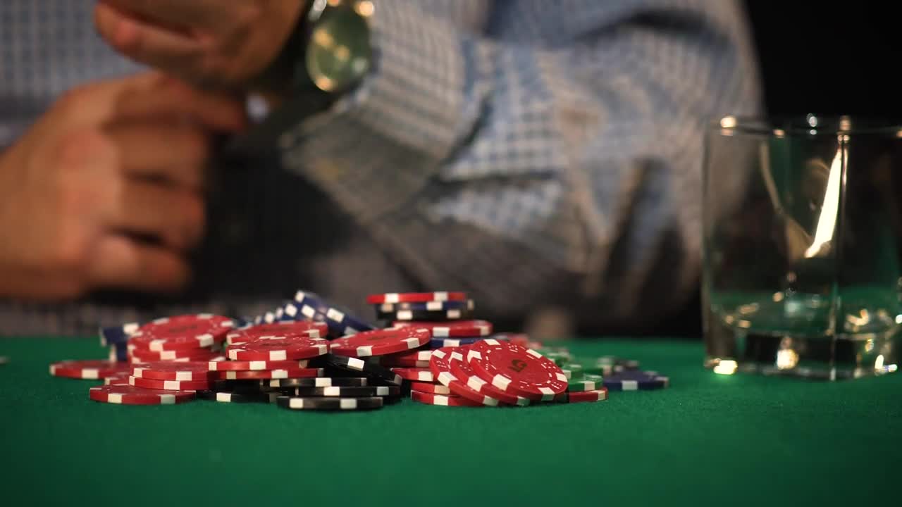 Video Stock Poker Player Betting Everything Live Wallpaper Free - Free Download