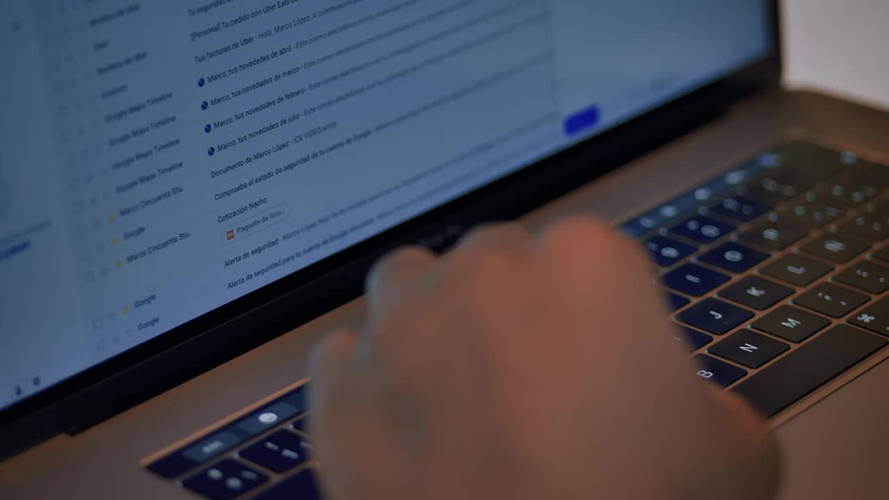 Stock Video Hands Typing On A Macbook Pro Animated Wallpaper - Free Download