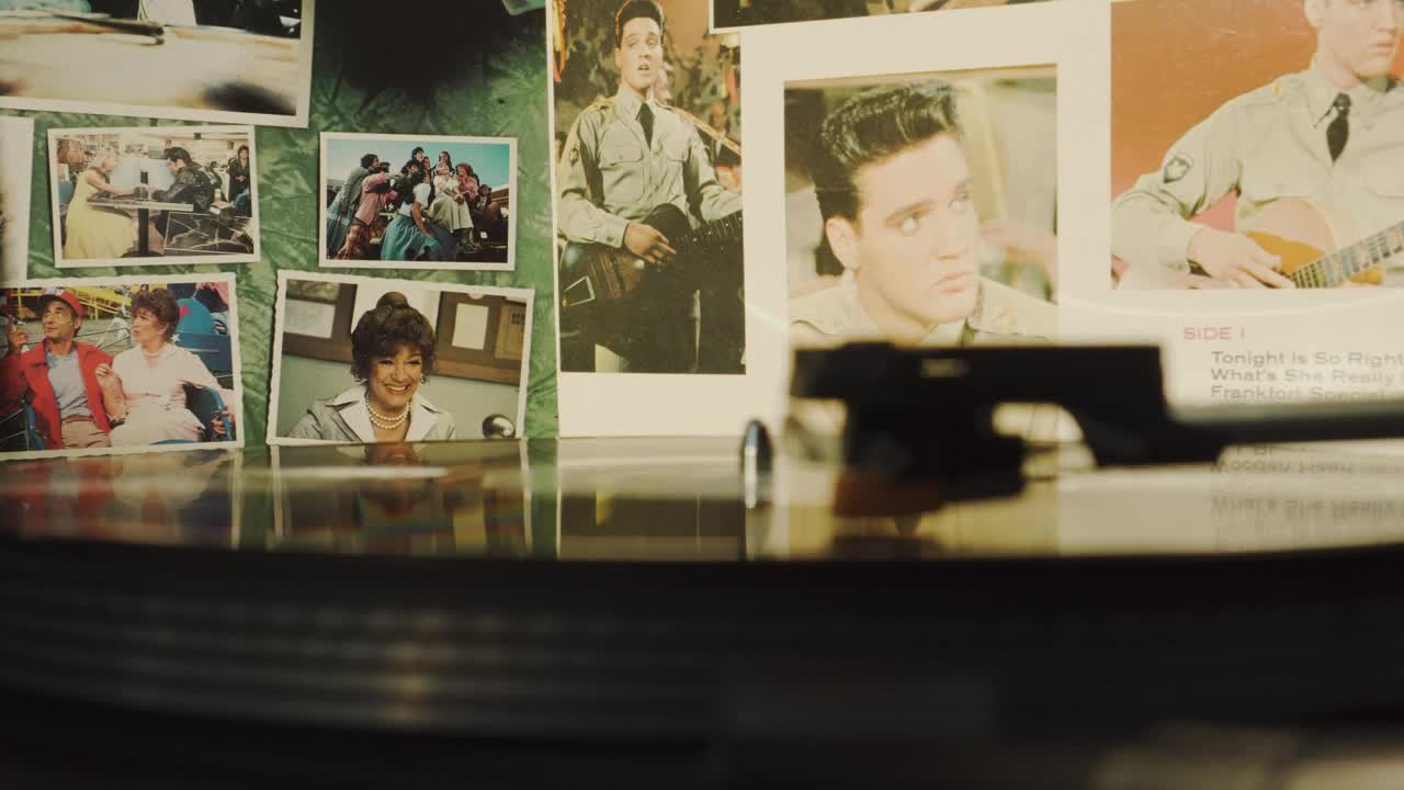 Stock Video Elvis Presley Lp On A Turntable Live Wallpaper For PC - Free Download