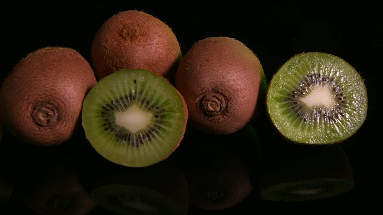 Stock Video Kiwi Fruit Cut In Half Animated Wallpaper - Free Download