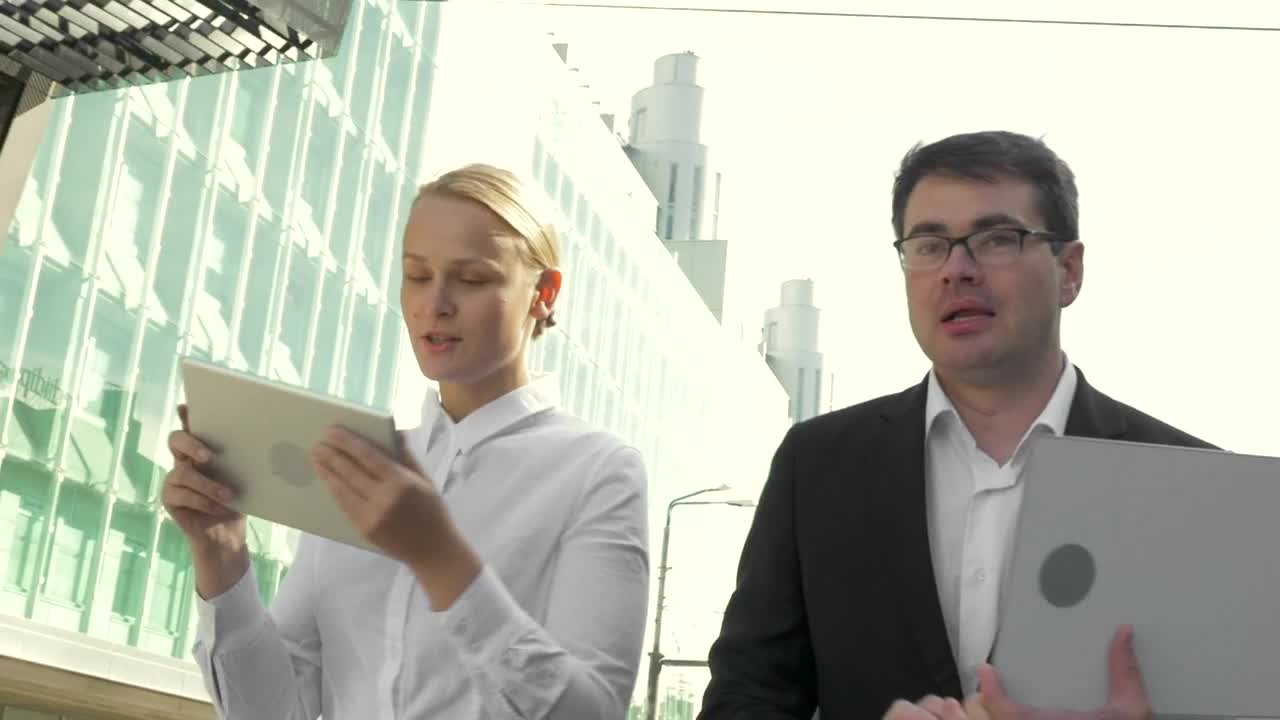 Free Stock Video Rushing To A Meeting Live Wallpaper - Free Download