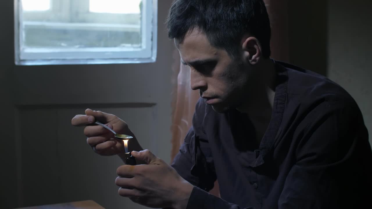 Stock Video Heroin Addict Preparing A Dose Animated Wallpaper - Free Download