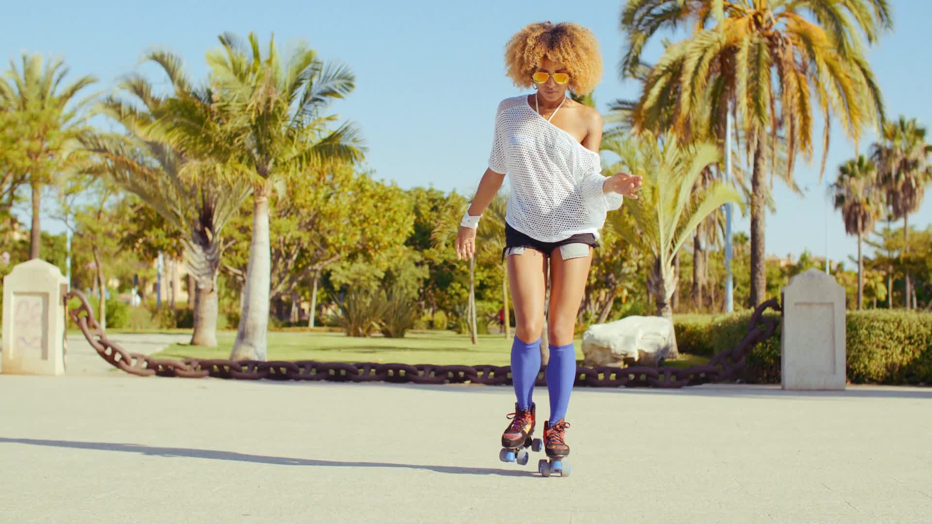 Sexy Girl Dancing On Roller Skates Live Wallpapers 1 - Free Download