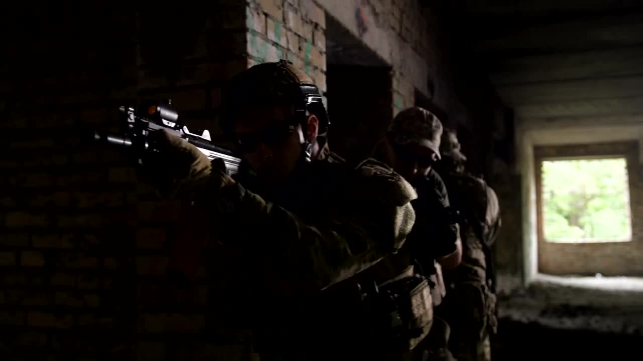 Free Video Stock Soldiers In Tactical Formation Live Wallpaper - Free Download