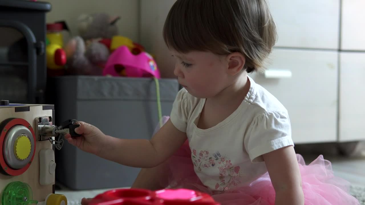 Free Video Stock toddler playing with a homemade toy Live Wallpaper - Free Download