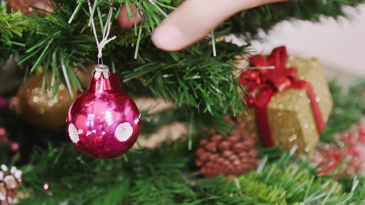 Stock Video Festive Tree Decorations Live Wallpaper For PC - Free Download