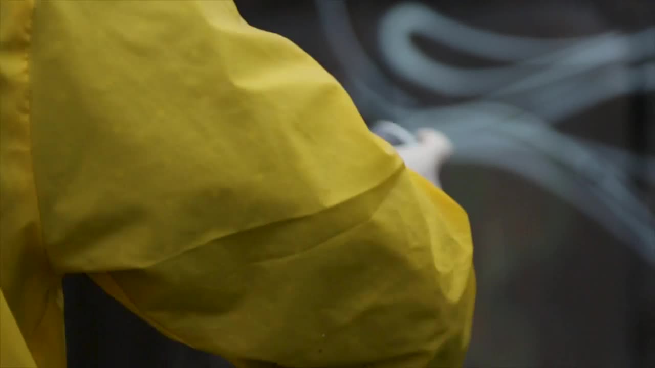 Free Stock Video Shaking A Can Of Spray Paint Live Wallpaper - Free Download