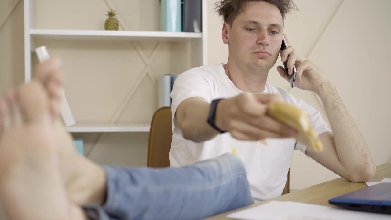 Stock Video Messy Guy Eating Pizza And Talking On Mobile Phon Animated Wallpaper - Free Download
