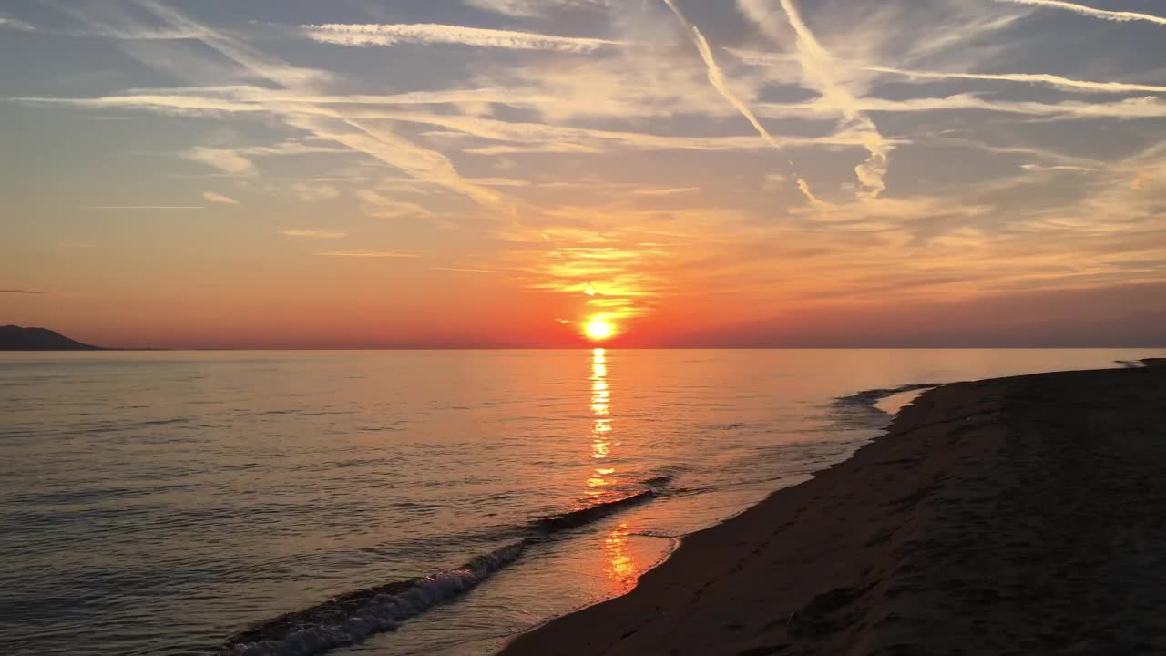 Free Video Stock sunset on a deserted beach Live Wallpaper - Free Download