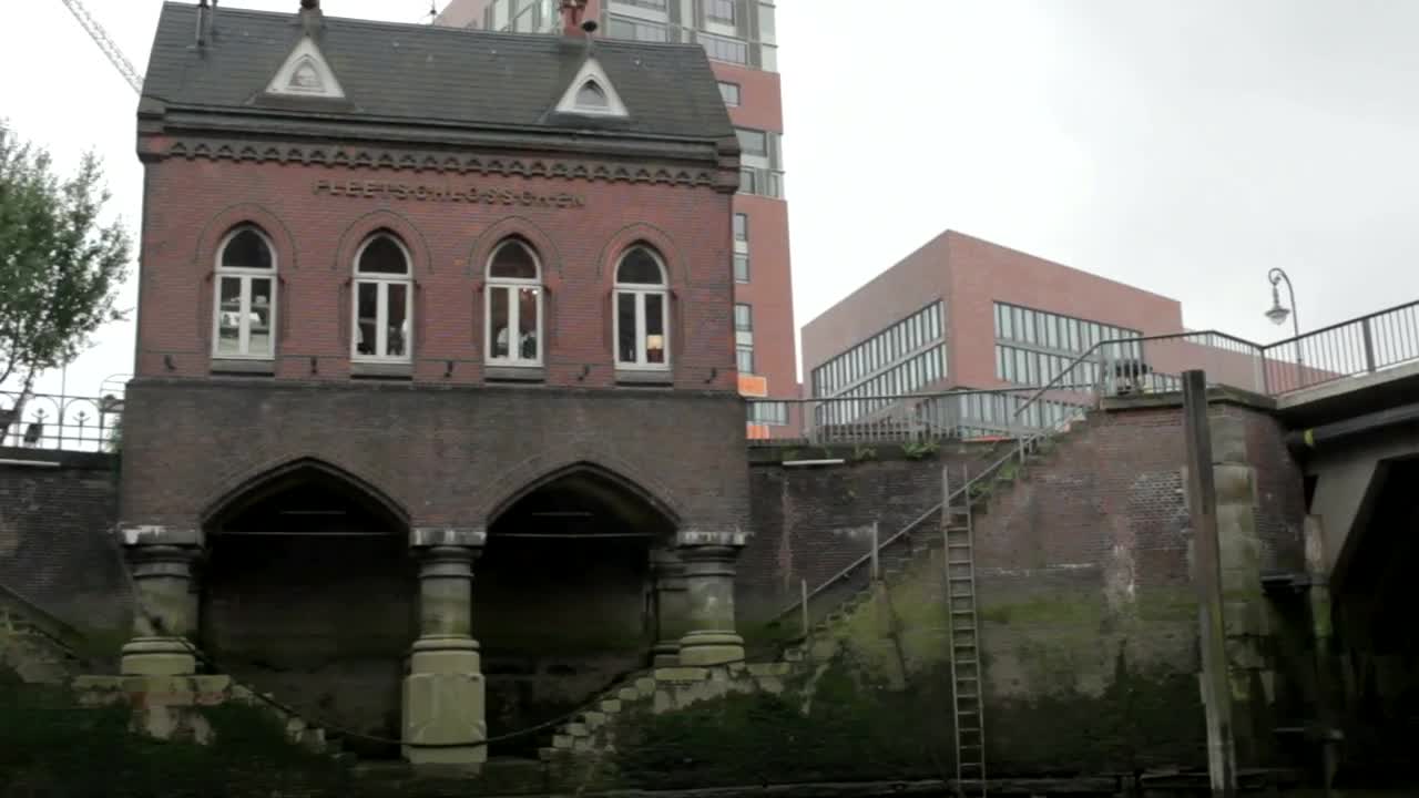 Stock Video Overcast Day From The River In Hamburg Live Wallpaper - Free Download