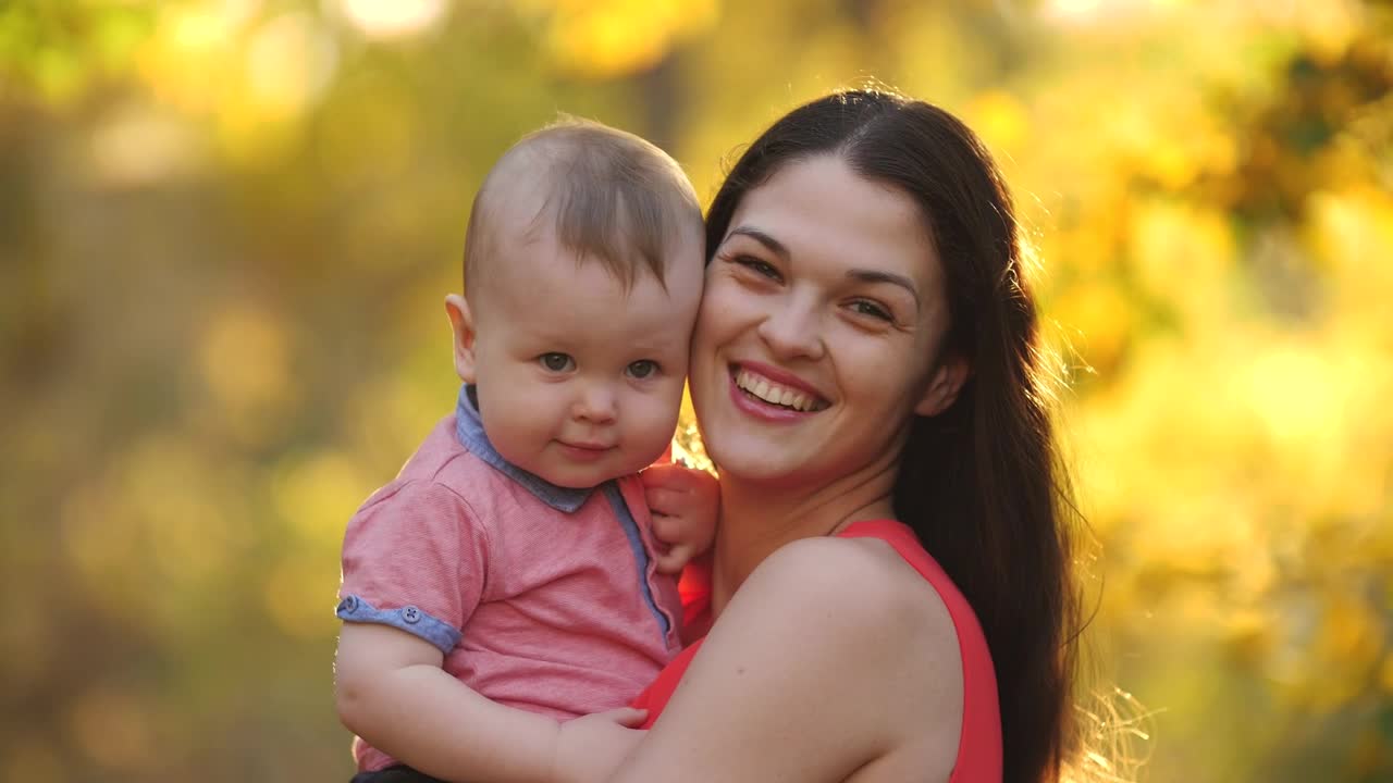 Video Stock Portrait Of A Happy Mother Mother With Her Son In Live Wallpaper Free - Free Download