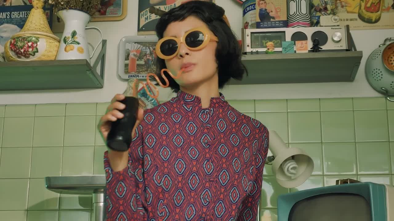 Free Stock Video Woman With Sunglasses Drinking A Coke Live Wallpaper - Free Download