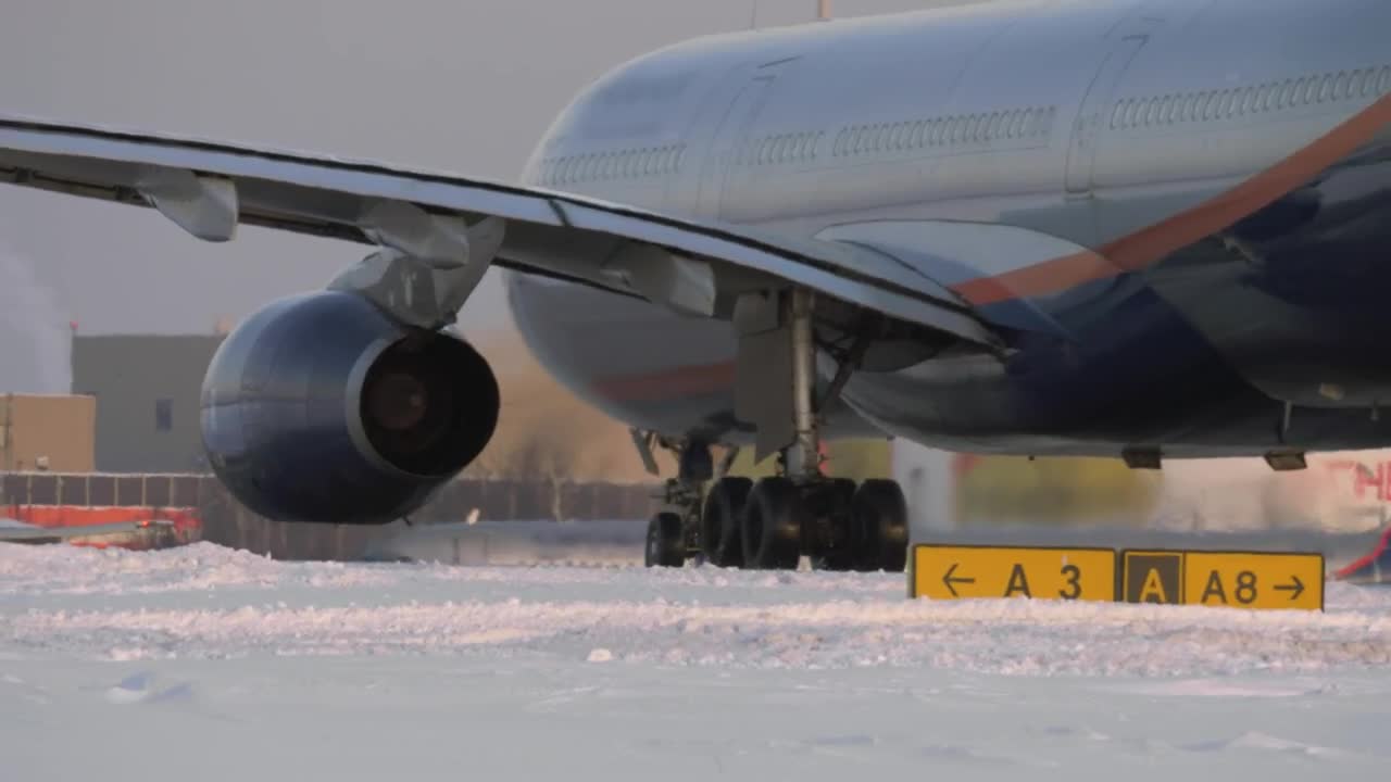 Stock Video Passenger Plane On A Snowy Runway Live Wallpaper - Free Download
