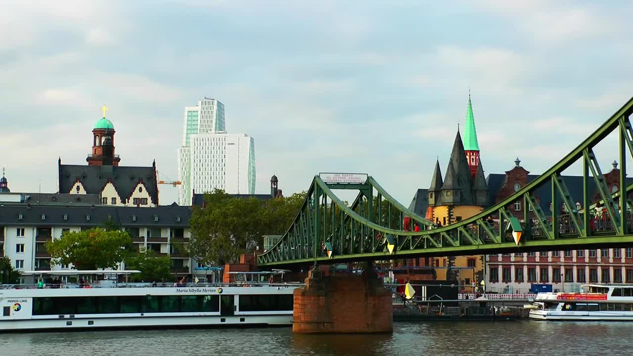 Stock Video Ferries On The River Live Wallpaper For PC - Free Download