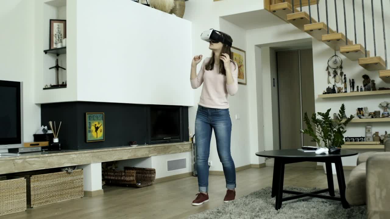 Stock Video Girl Frightened Of Virtual Reality Live Wallpaper For PC - Free Download