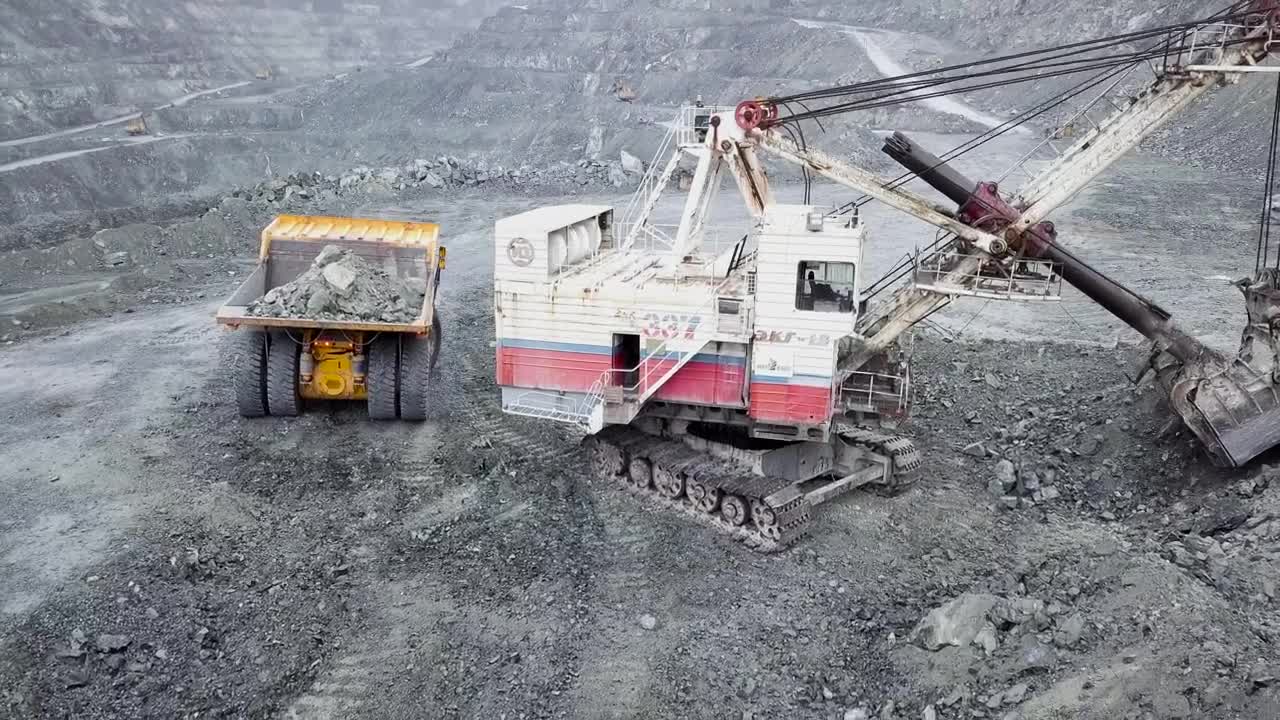 Stock Video Excavator In An Open Quarry Live Wallpaper For PC - Free Download