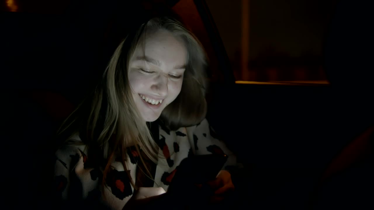 Stock Video Girl Texting In The Back Seat Of A Car Live Wallpaper For PC - Free Download