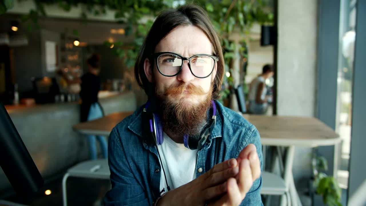 Stock Video Hipster Blogger Talking To The Camera Animated Wallpaper - Free Download