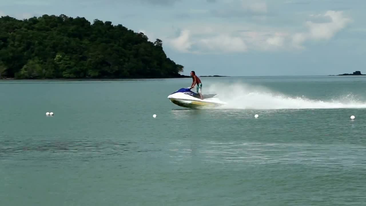 Stock Video Jet Ski Making A Sharp Turn Animated Wallpaper - Free Download
