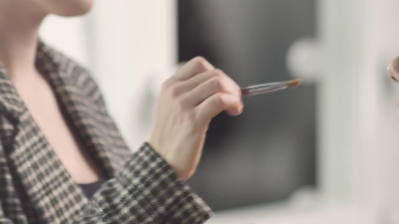 Stock Video Making Up A Young Female Model Animated Wallpaper - Free Download