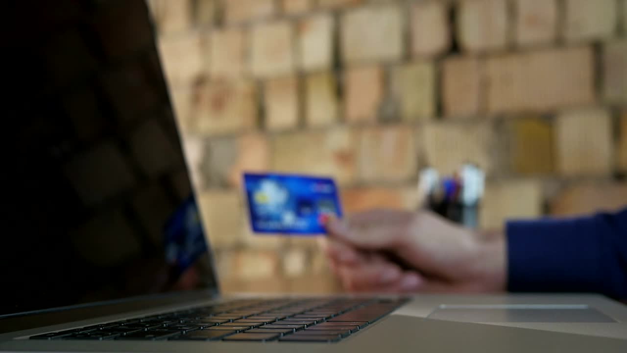 Stock Video Man With Credit Card Ordering Onlin Animated Wallpaper - Free Download