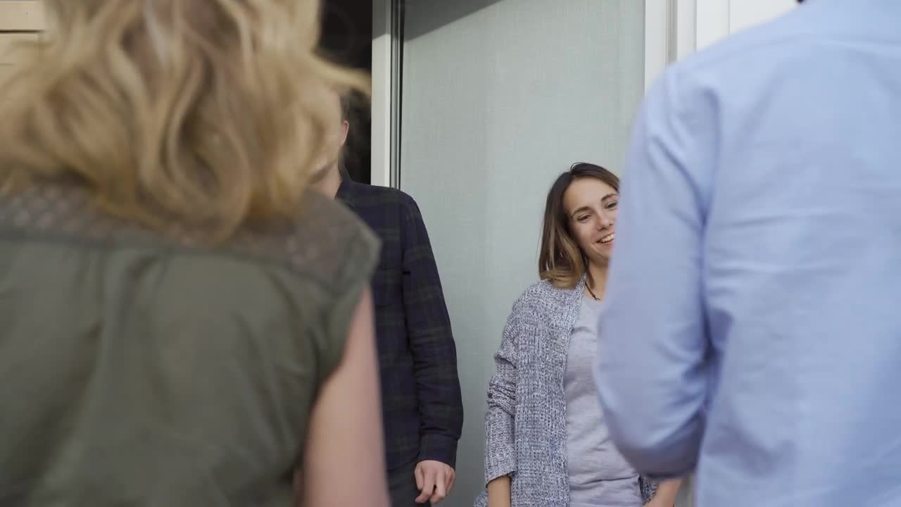 Stock Video Couple Receiving Welcome Gifts From Their Neighbors Live Wallpaper For PC - Free Download