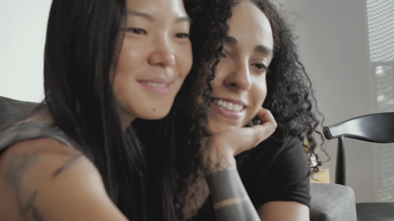 Stock Video Couple Of Friends Hugging Taking Selfies With The Cell Phone Live Wallpaper For PC - Free Download