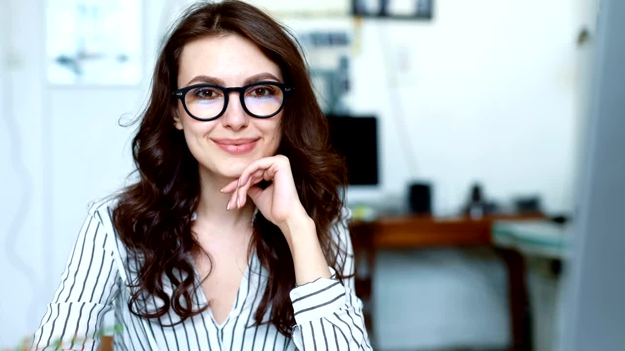 Video Stock Portrait Of A Happy Businesswoman Smiling Live Wallpaper Free - Free Download
