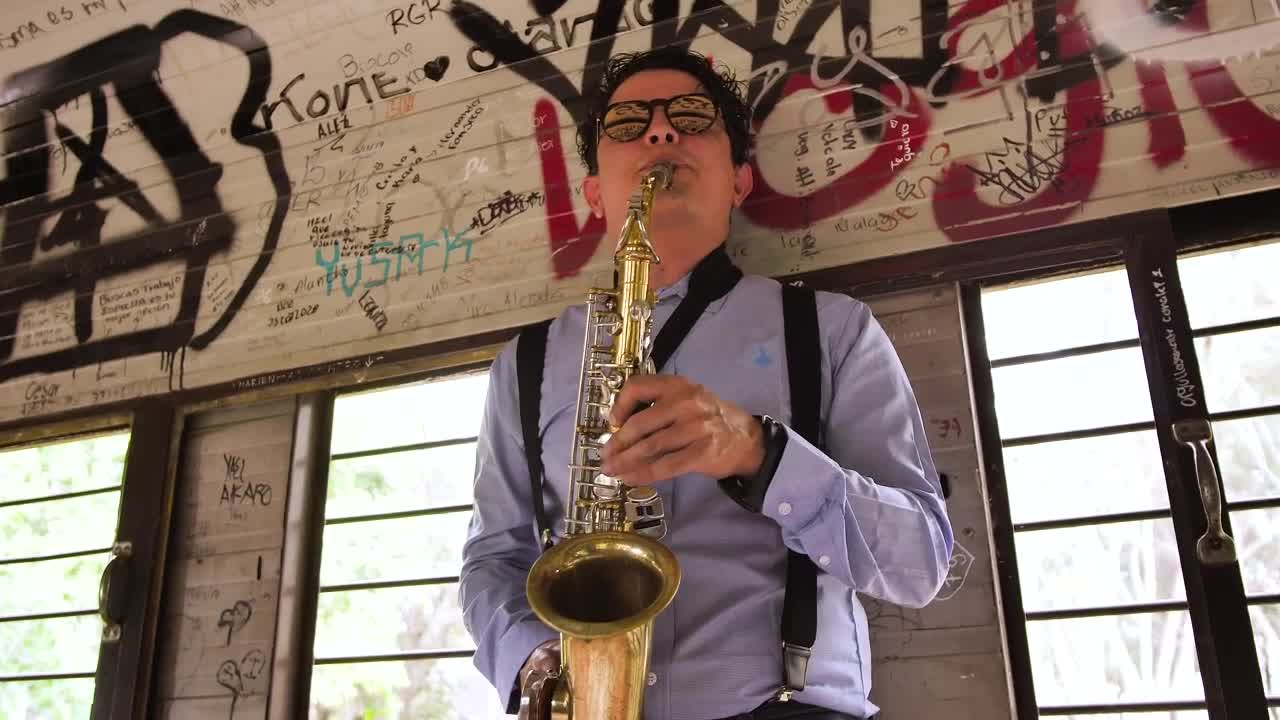 Free Stock Video Saxophonist Playing A Quiet Song Live Wallpaper - Free Download