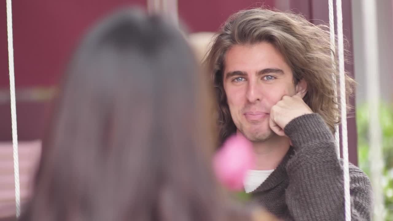 Stock Video Lovers During A Romantic Date Animated Wallpaper - Free Download