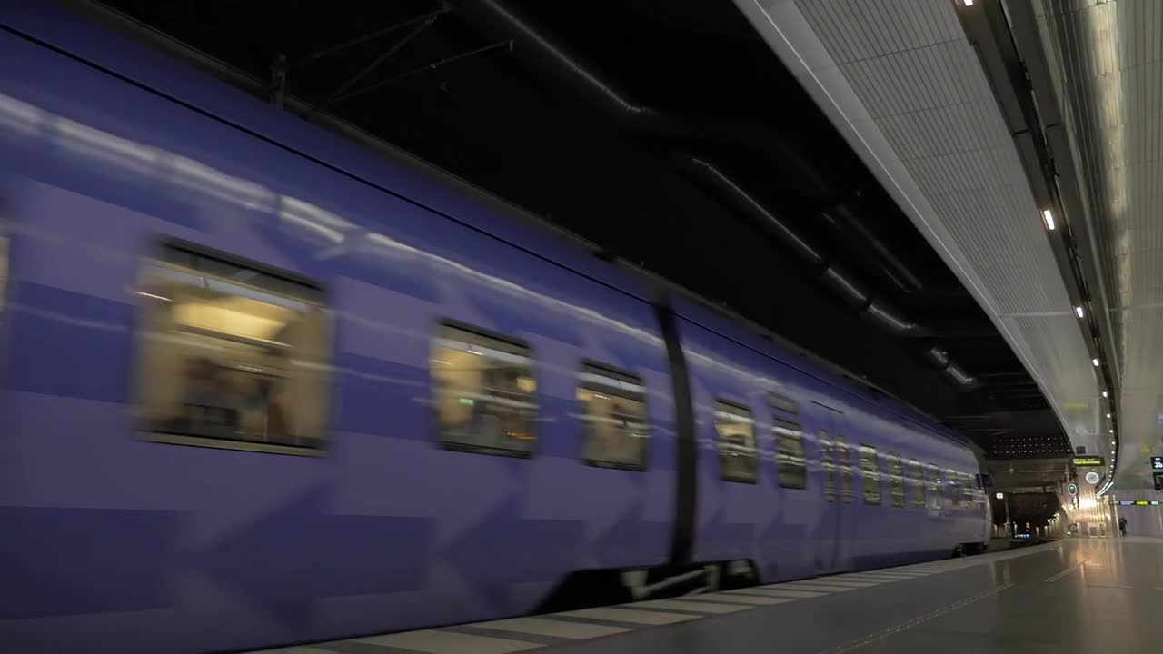 Video Stock Purple Subway Train Leaving Live Wallpaper Free - Free Download
