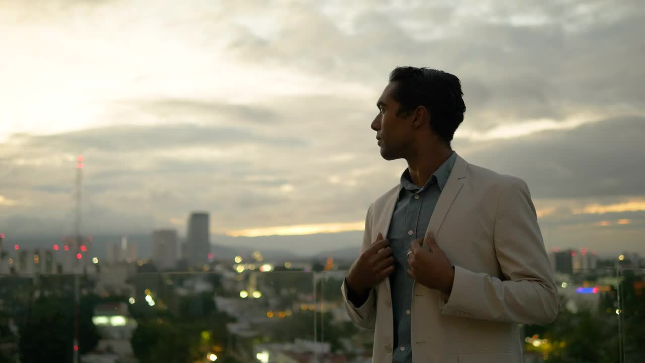 Stock Video Man On A Roofto Animated Wallpaper - Free Download
