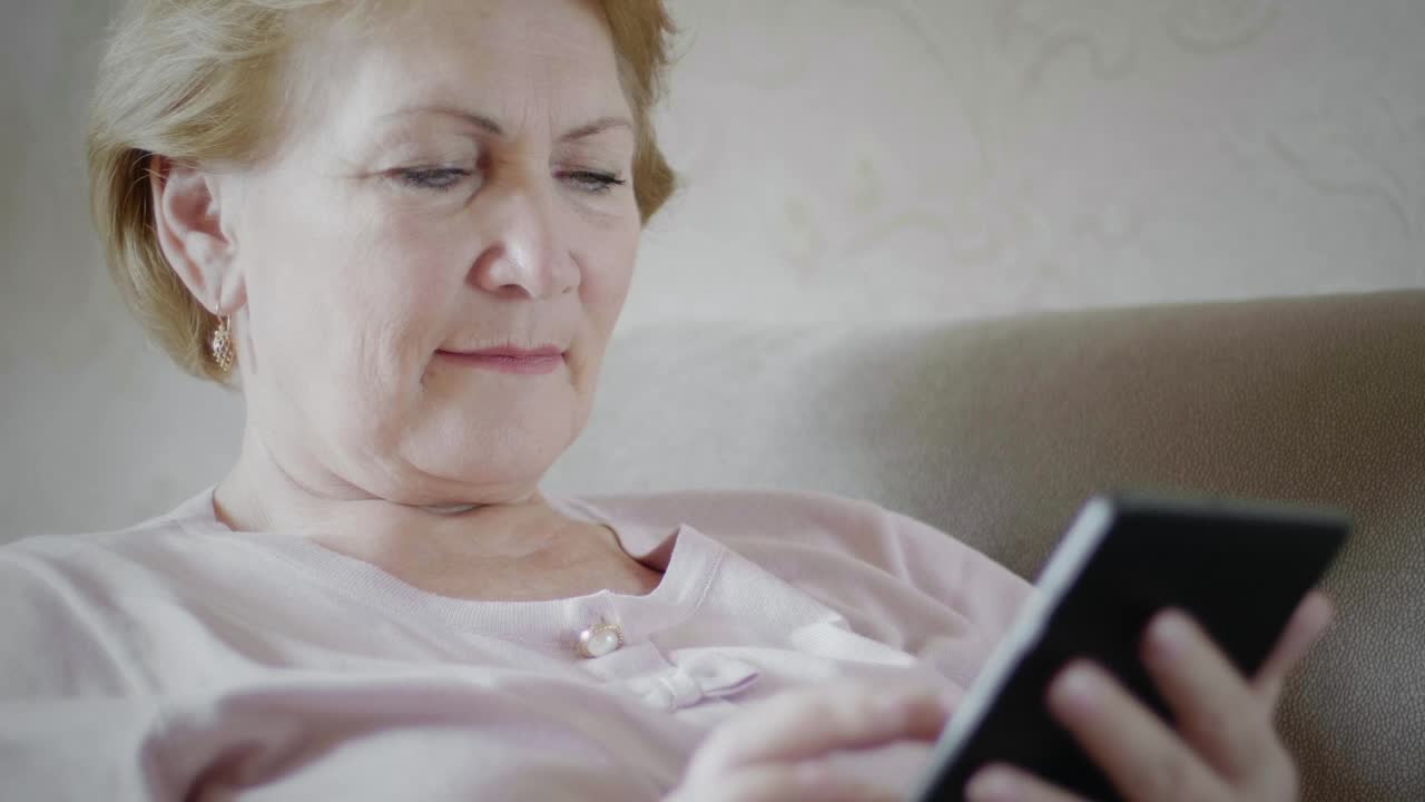 Free Stock Video Senior Woman Looking At Reading Device Live Wallpaper - Free Download