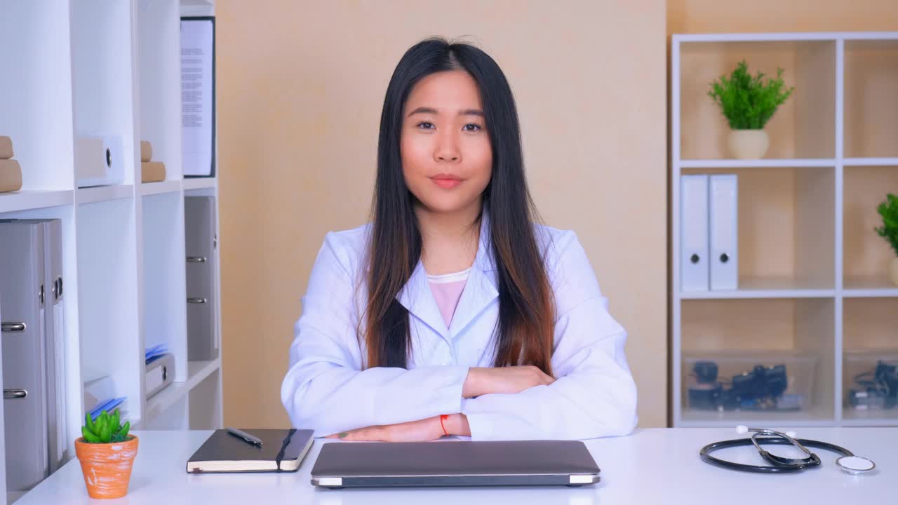Free Video Stock therapist in his office talking to the camera Live Wallpaper - Free Download