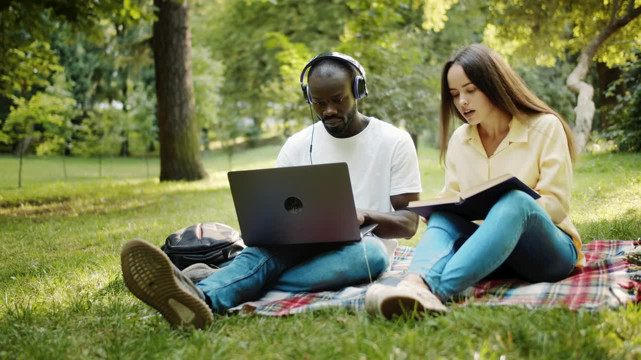 Stock Video College Students Preparing For Their Exam Live Wallpaper For PC - Free Download